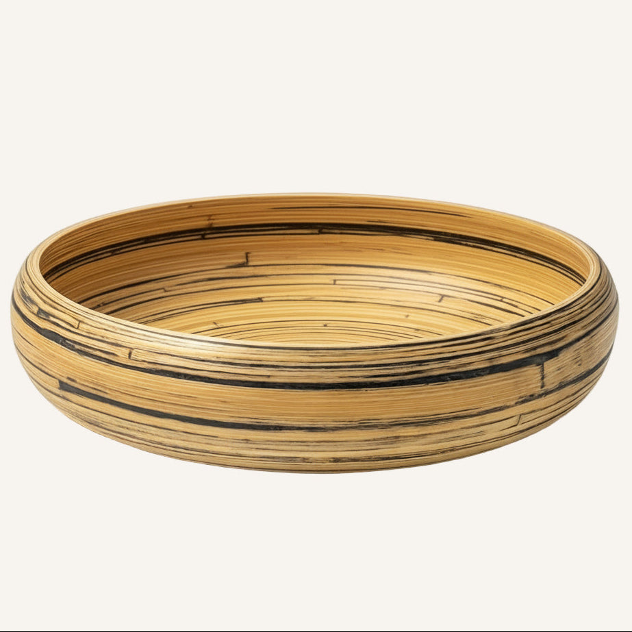 Bol en bambou naturel vu de face sur fond uni, modèle Maison Moka.